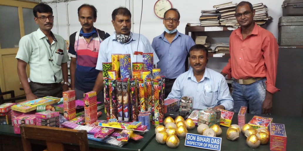 kolkata-police-to-examine-green-firecracker-with-its-qr-code