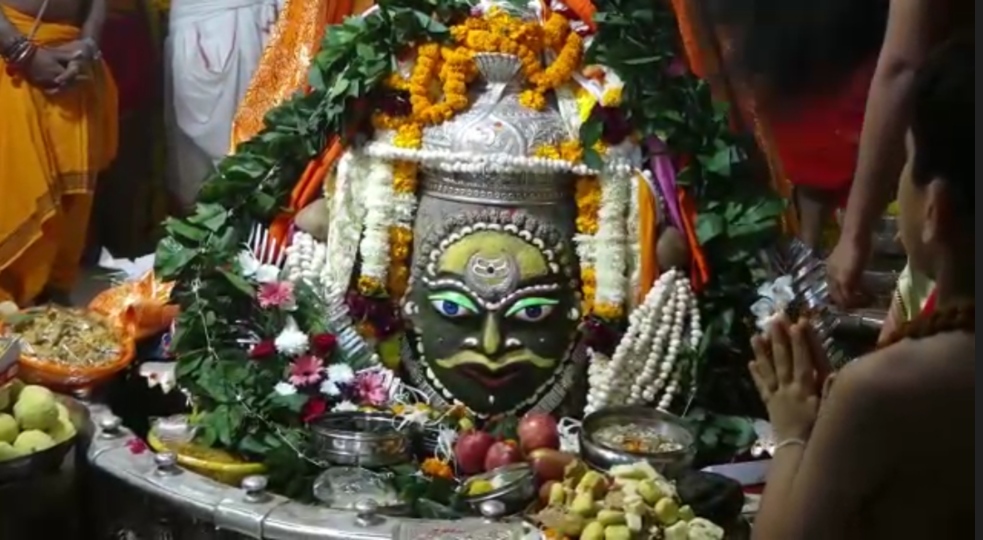 Pujari celebrated Diwali with Baba Mahakal