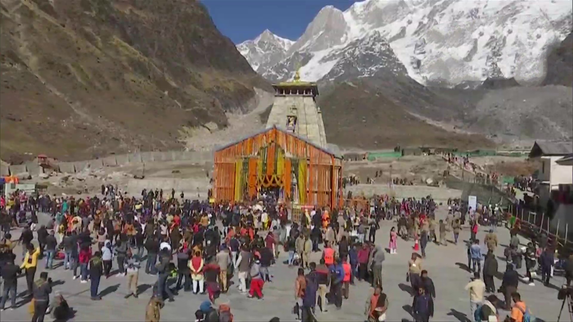 Devotees Que at temples view of Diwali