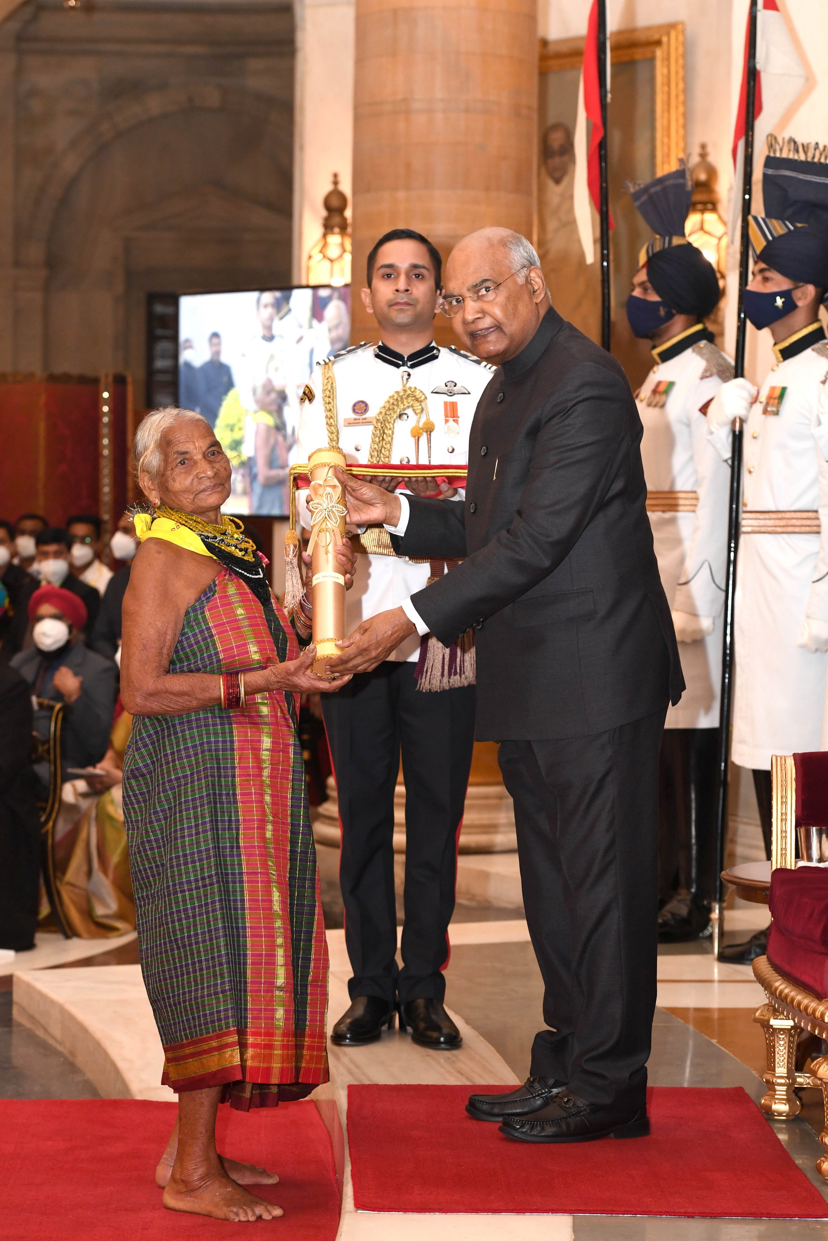 Tulsi Gowda receives Padma Shri from president