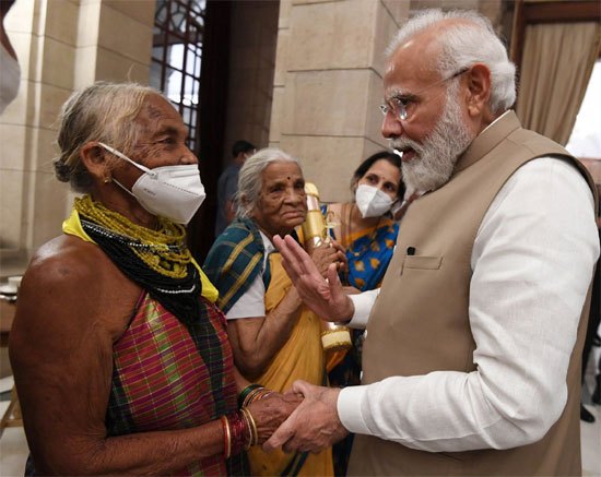 Tulsi Gowda receives Padma Shri from president