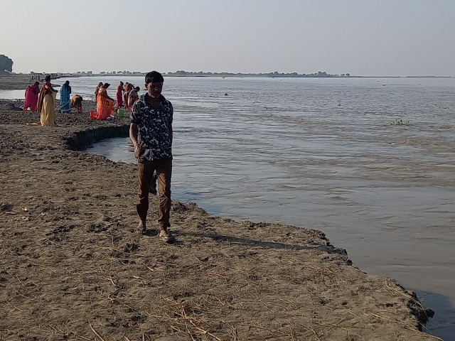 chhath-puja-affected-due-to-erosion-in-ganga-river-in-sahibganj