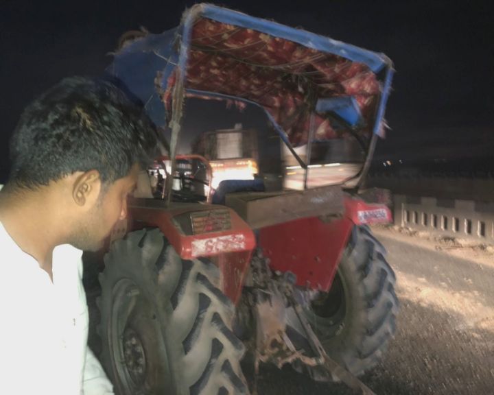 અકસ્માતમાં (Accident) ઘટનાસ્થળે ટ્રેક્ટરમાં સવાર બંને ખેડૂતોના મોત