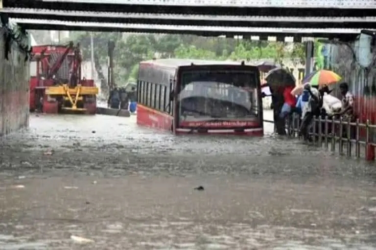 போக்குவரத்து மாற்றம் செய்யப்பட்டுள்ளன