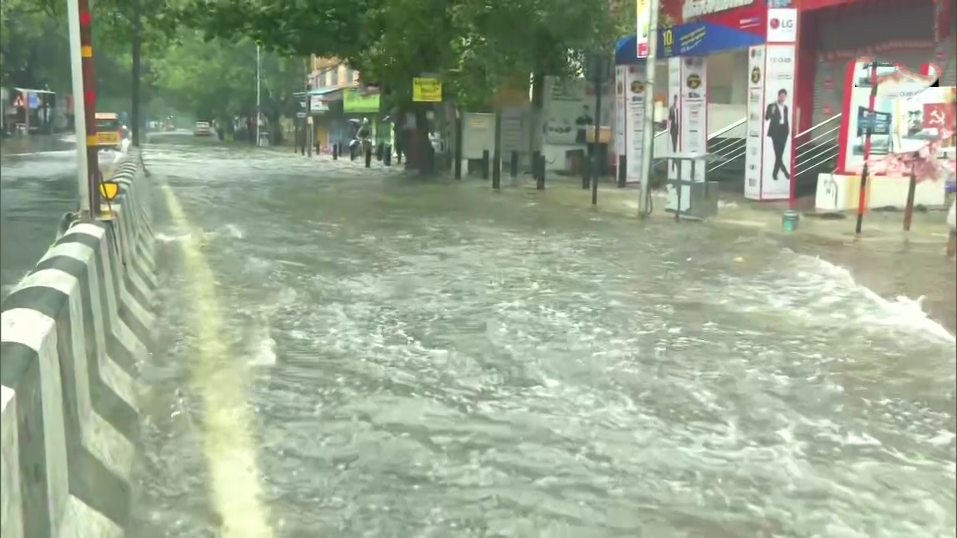 Heavy rainfall affects normal life in Chennai