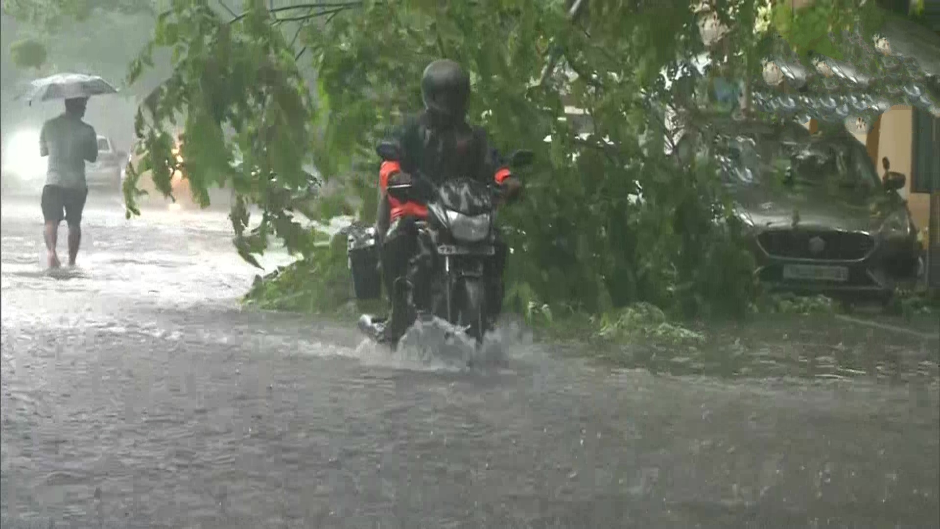 Heavy rainfall affects normal life in Chennai