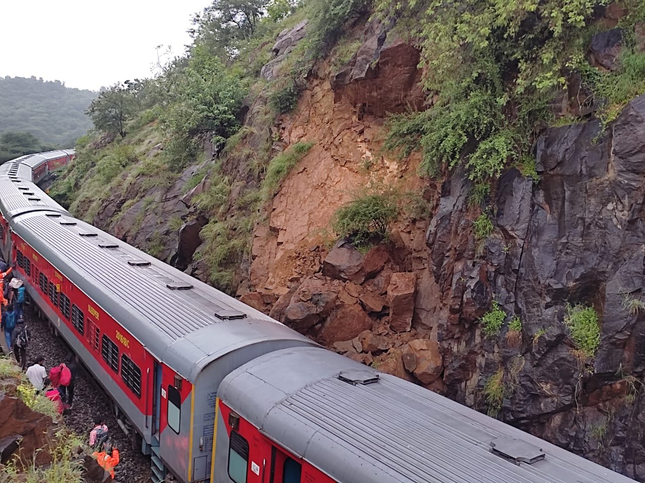 Kannur-Bengaluru Express derailed