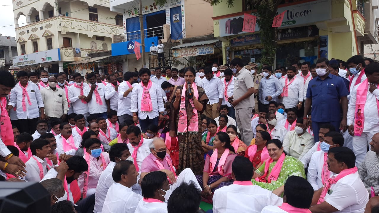 TRS Dharna over Paddy procurement