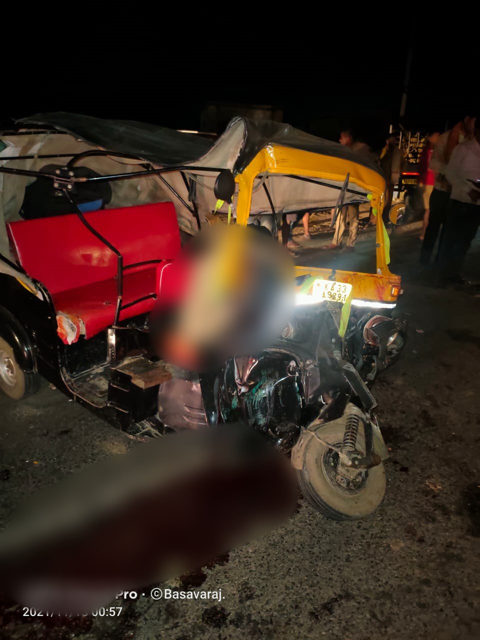 Accident between lorry and auto in Yadagiri