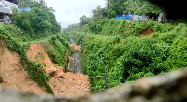 Heavy rains lash Kerala