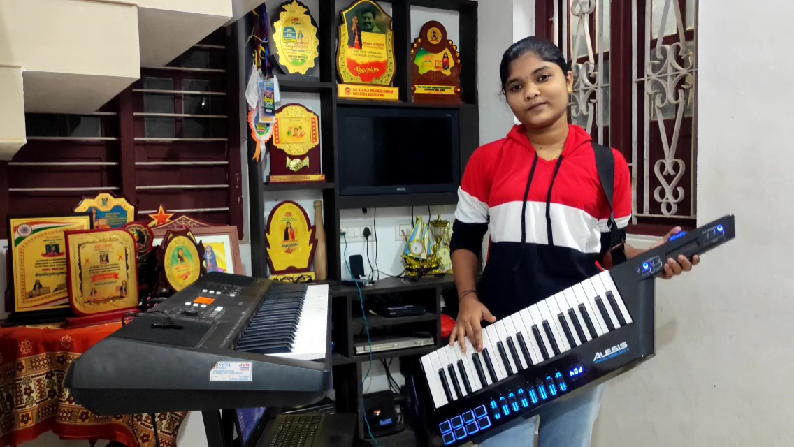 A music wonder who plays keyboard upside down blindfolded