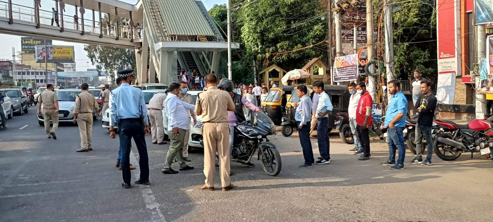 as_ghy_02_double_helmet_must_in_guwahati_7209925