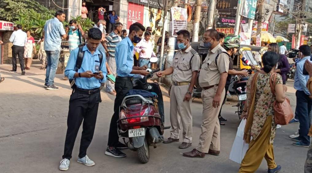 as_ghy_02_double_helmet_must_in_guwahati_7209925