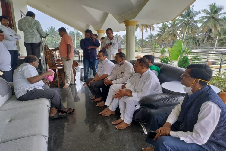 Local leaders who met former CM Kumaraswamy