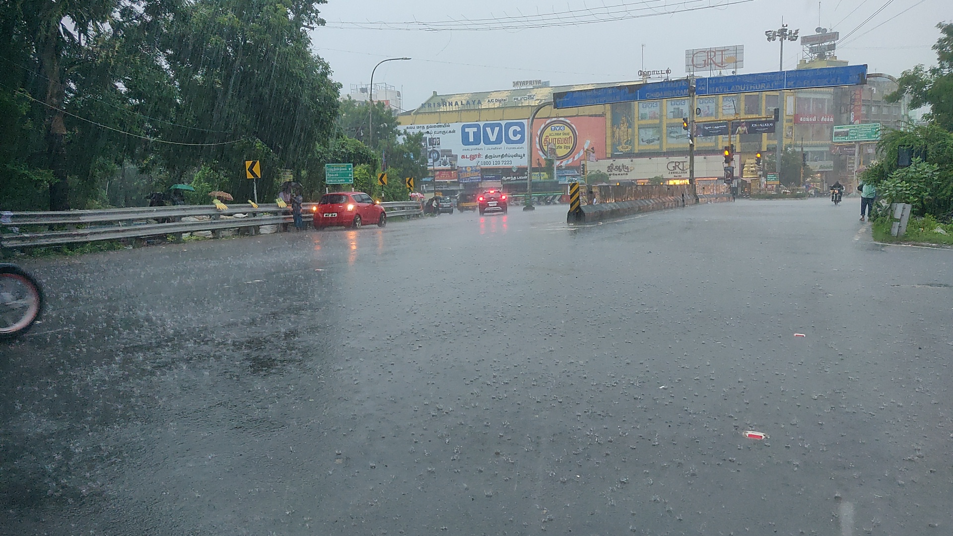 Rain lashes parts of Chennai