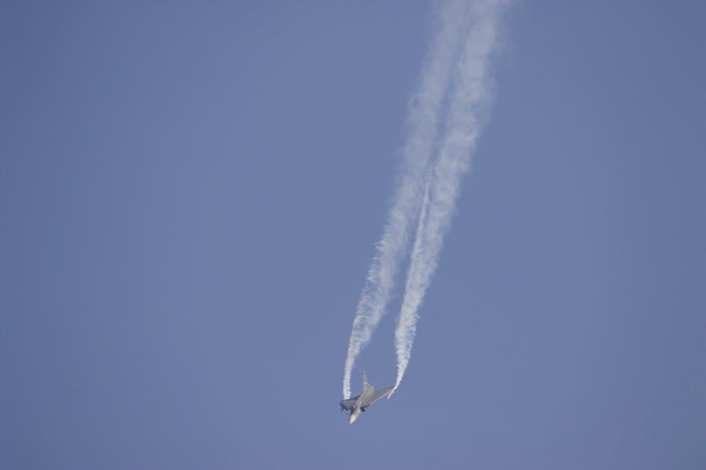 IAF-suryakirans-tejas-main-attractions-at-dubais-air-show