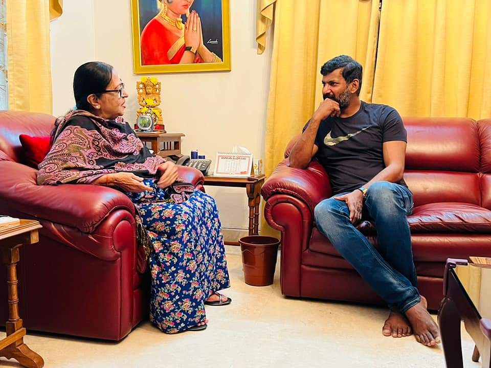 actor vishal visits to sarojadevi house in bangalore