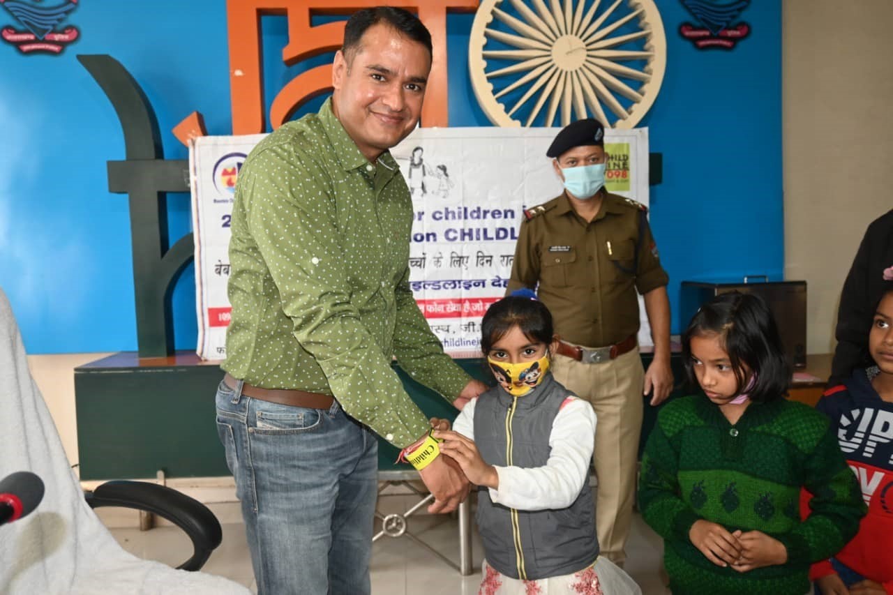 friendship week celebrated in police child line dehradun