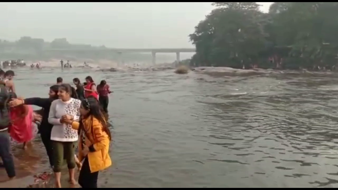 devotees-worship-at-ma-chhinnamastika-temple-on-kartik-purnima-2021