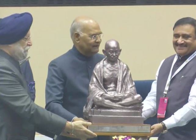 President Ram Nath Kovind giving award