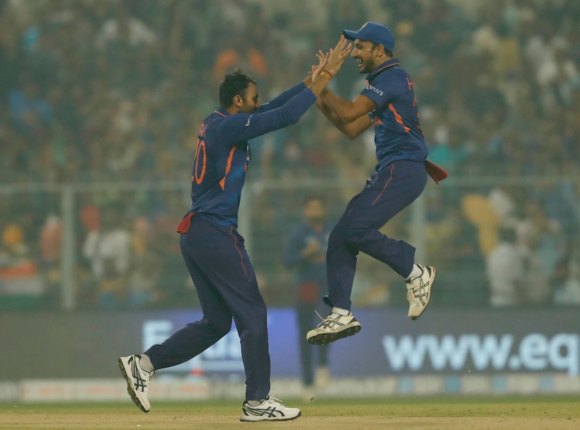 भारतीय गेंदबाजों ने दिखाया जलवा
