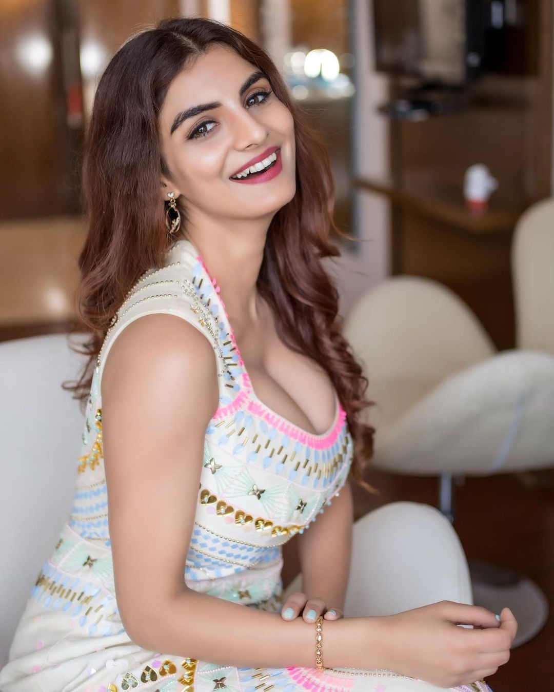 அழகு தேனோடை அன்வேஷி