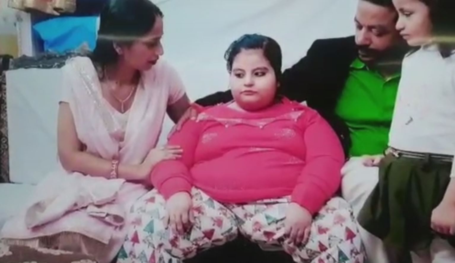 weight of a girl child in was about 90 kg in ghaziabad