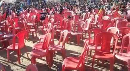 people-came-out-leaving-pm-modis-speech-in-dehradun-chairs-remained-empty