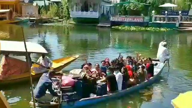 kashmir-tourists-increased