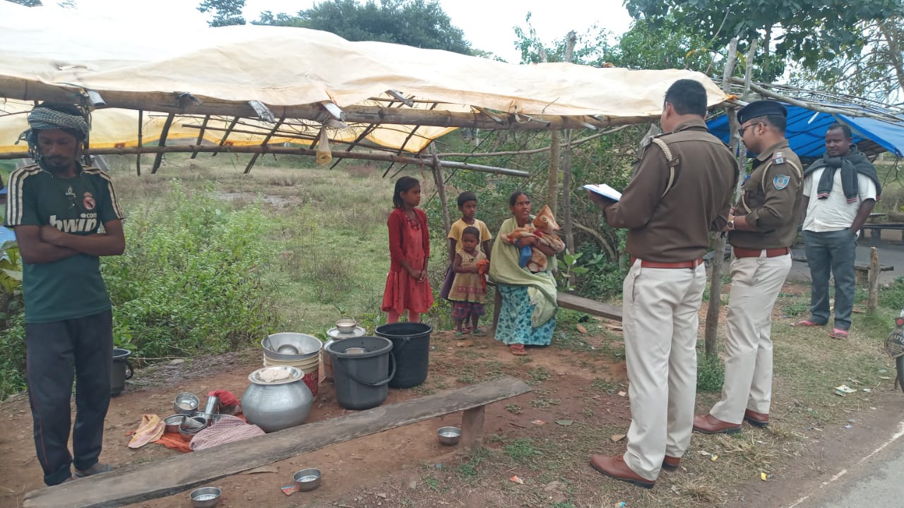 police-running-campaign-regarding-phulo-jhano-ashirwad-scheme-in-chaibasa