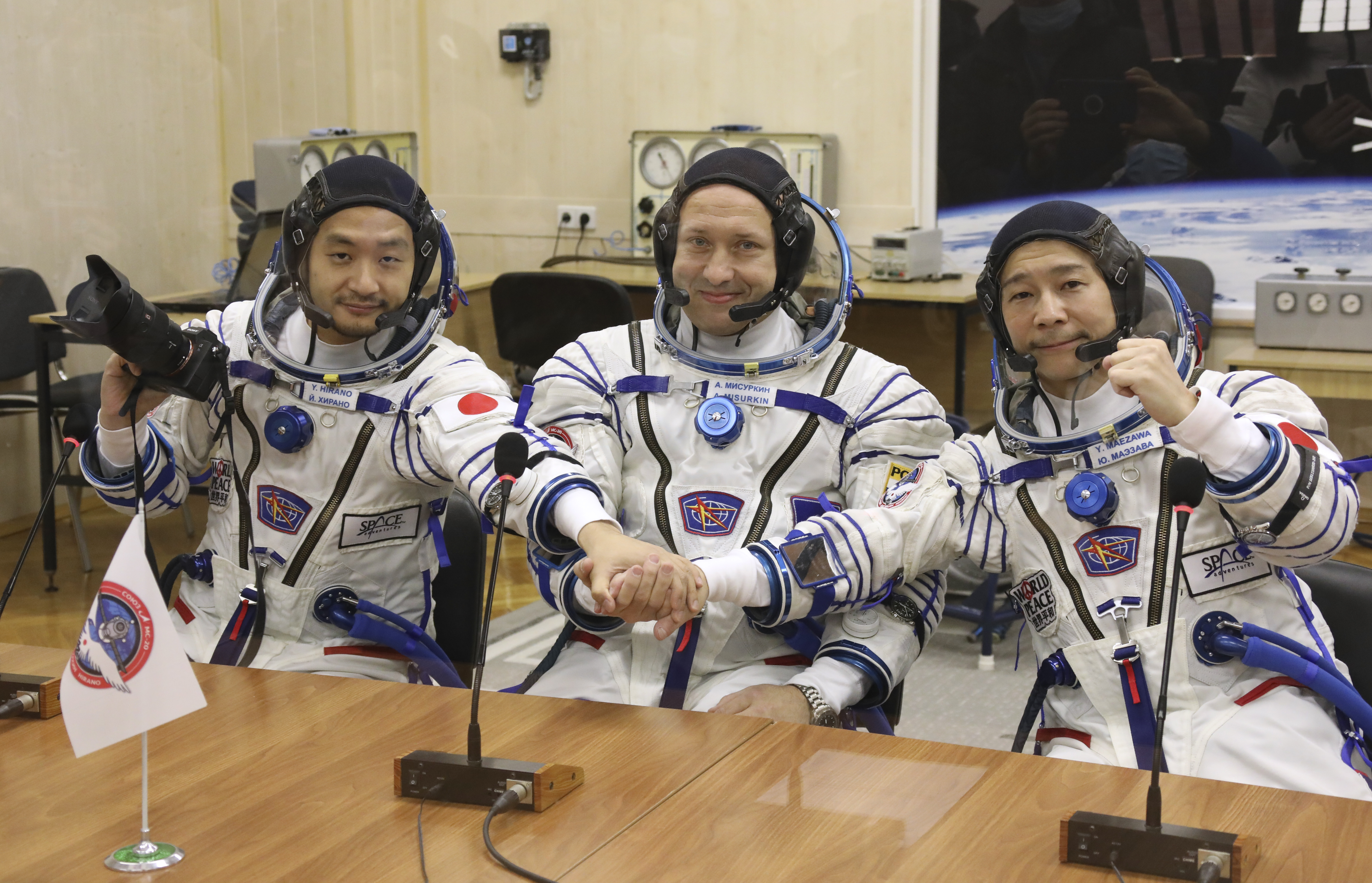 Japanese tycoons space tour: