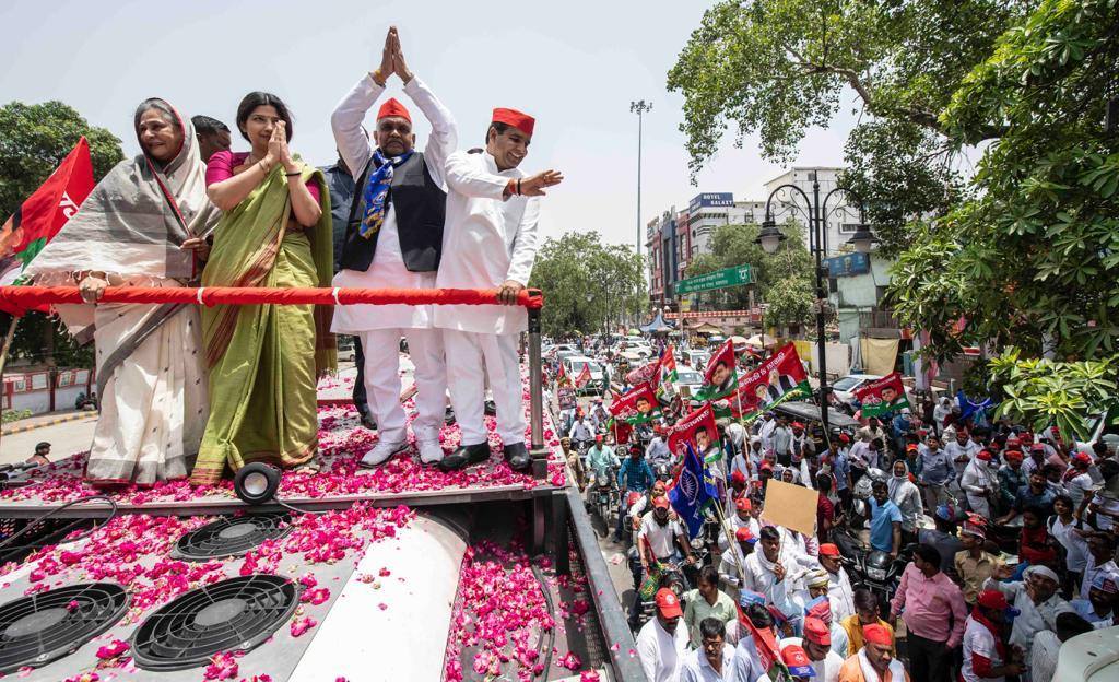 akhilesh and dimple yadav