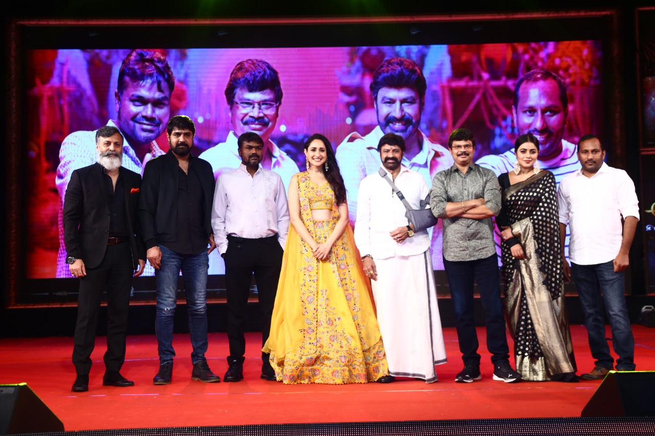 akhanda grans success meet