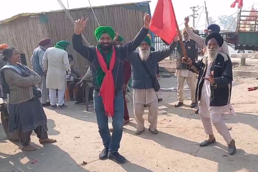 Farmers removing Tents Kundli Border