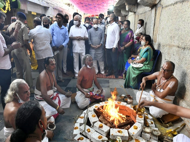 CM Bommai and ex cm yediyurappa visits ranganathaswamy temple