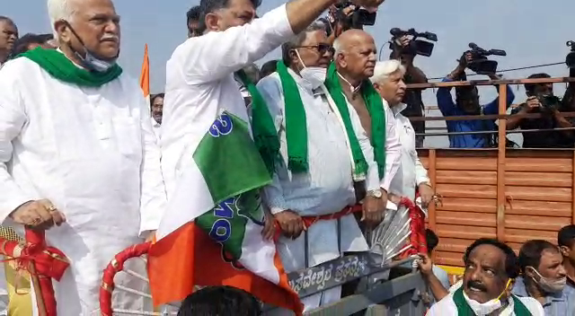 Suvarna Vidhana Soudha  Congress leaders tractor rally in Belagavi  ಸುವರ್ಣ ವಿಧಾನಸೌಧ  ಕಾಂಗ್ರೆಸ್​ ನಾಯಕರಿಂದ ಟ್ರ್ಯಾಕ್ಟರ್‌ ರ‍್ಯಾಲಿ