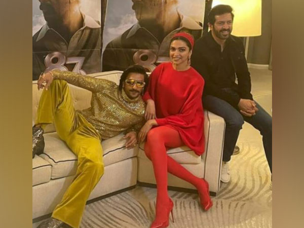 '83' glimpse features on Burj Khalifa, Ranveer Singh Deepika Padukone enjoy the moment