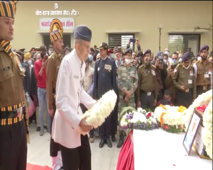 Last rites of Group Captain Varun Singh conducted in Bhopal