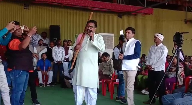 Chhindwara Seoni BJP MLA calls people to come with sticks