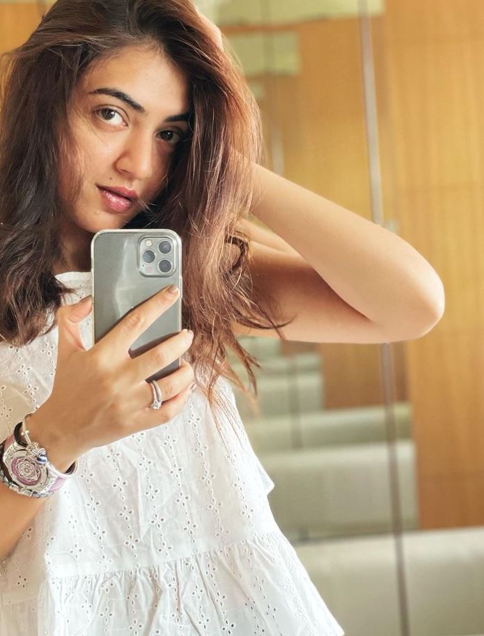 Nazriya stylish look viral  Nazriya Birthday  പിറന്നാള്‍ നിറവില്‍ നസ്രിയ  നസ്രിയയുടെ സ്‌റ്റൈലിഷ്‌ ലുക്കുകളാണ് വൈറലാവുന്നത്  Nazriya film career  Nazriya Fahadh wedding  Nazriya career break  Nazriya in social media  Latest Nazriya movie updates