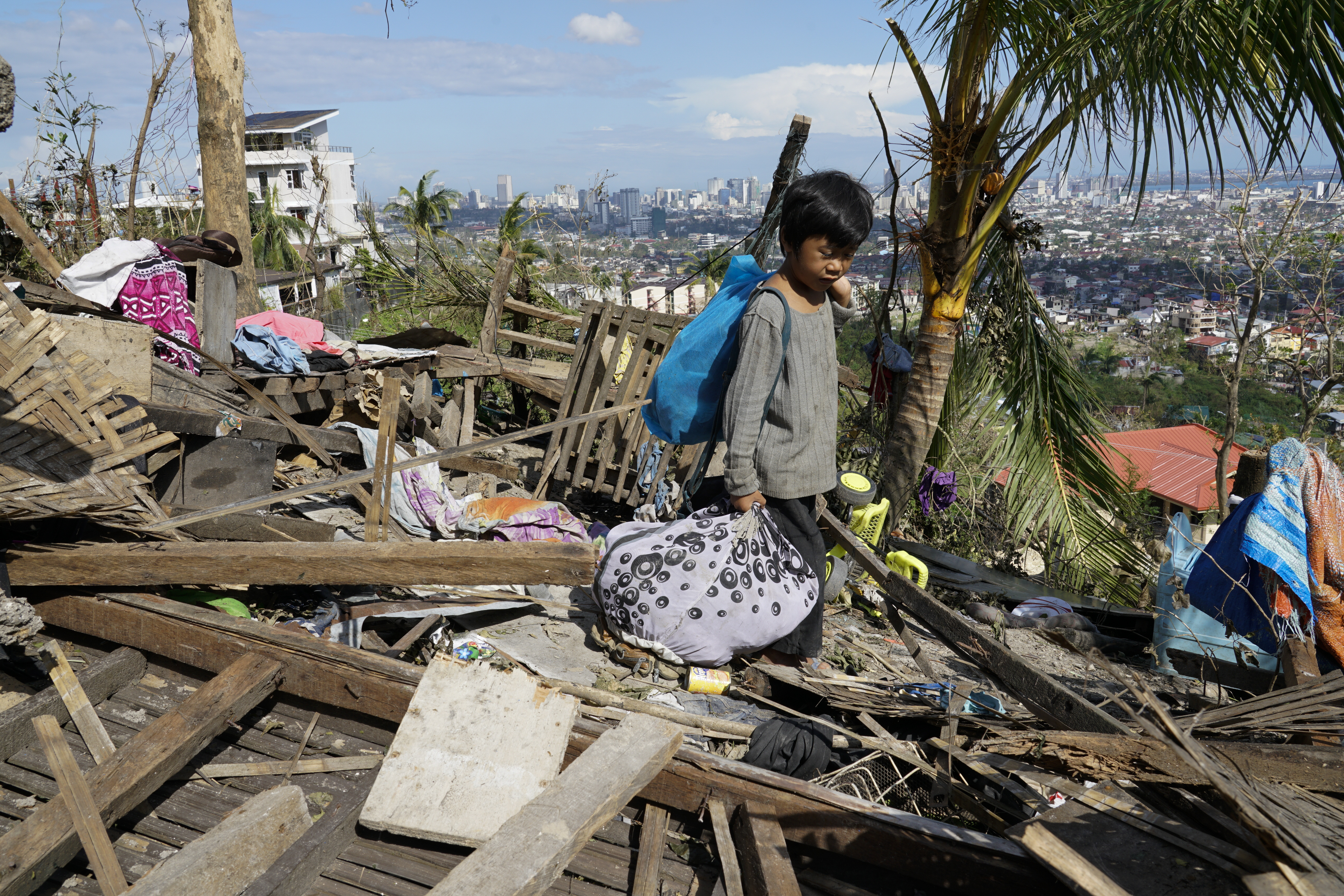 Philippines typhoon, death toll rises in Philippines typhoon, Philippines typhoon news, Philippines typhoon latest news, ಫಿಲಿಪ್ಪಿನ್ಸ್​ ಚಂಡಮಾರುತ, ಫಿಲಿಪ್ಪಿನ್ಸ್​ ಚಂಡಮಾರುತಕ್ಕೆ ಸಾವಿನ ಸಂಖ್ಯೆ ಏರಿಕೆ, ಫಿಲಿಪ್ಪಿನ್ಸ್​ ಚಂಡಮಾರುತ ಸುದ್ದಿ, ಫಿಲಿಪ್ಪಿನ್ಸ್​ ಚಂಡಮಾರುತ ಅಪ್​ಡೇಟ್​ ಸುದ್ದಿ,