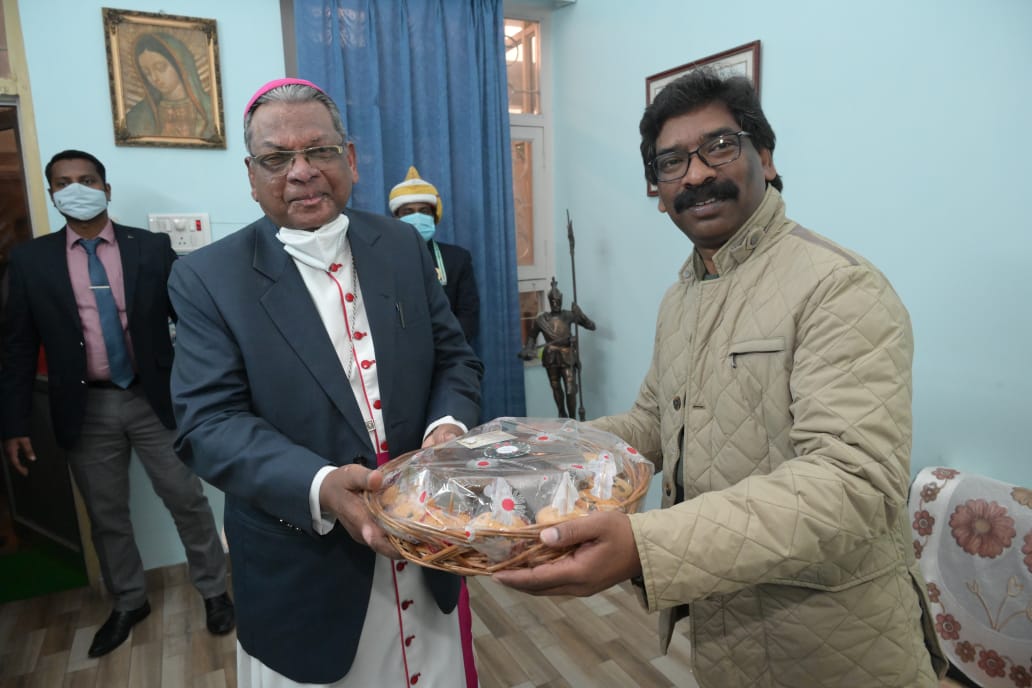 cm-hemant-soren-met-archbishop-felix-toppo-regarding-christmas-in-ranchi