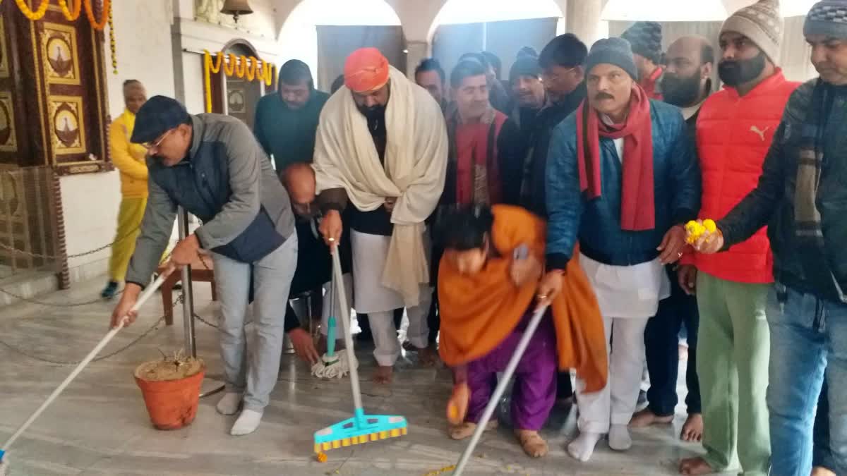 बीजेपी मंदिर स्वच्छता अभियान शुरू