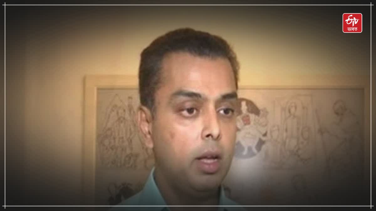 Milind Deora quits Congress