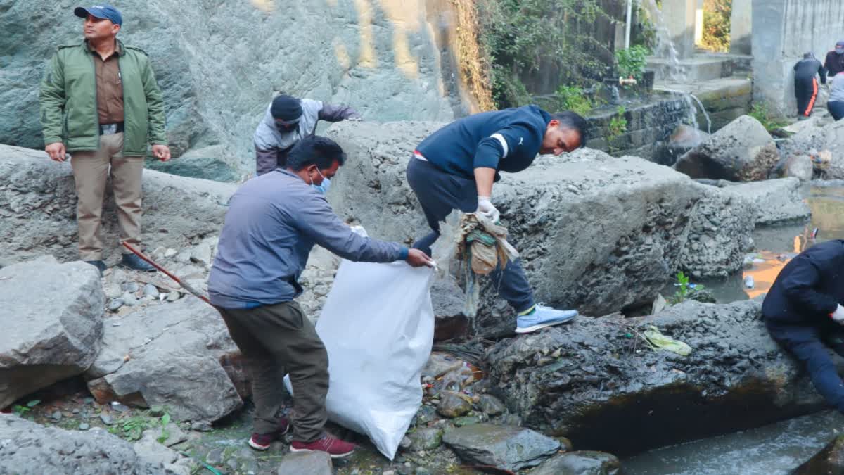 DM Saurabh Gaharwar Participated Cleanliness drive