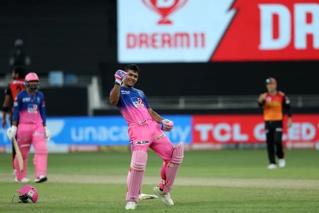 रियान पराग की आईपीएल में जीत के बाद फोटो