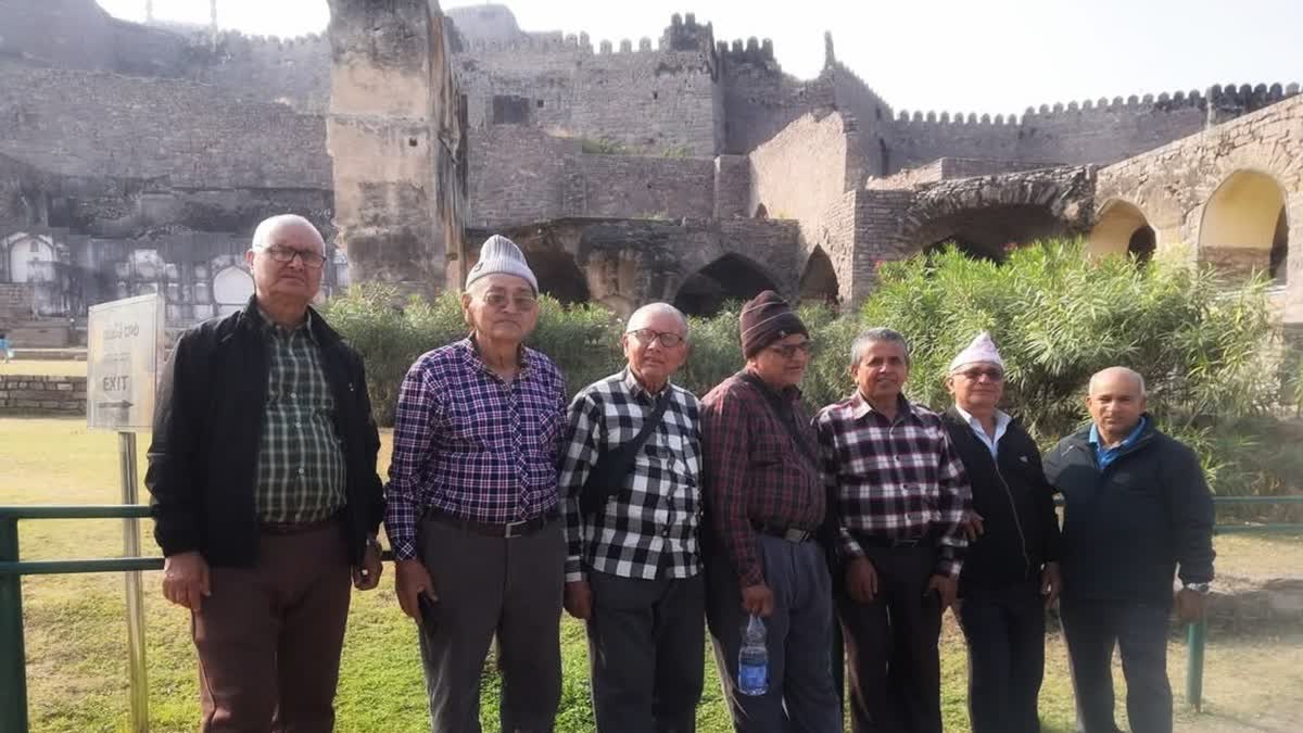 Retired teachers from Nepal came to India for a visit