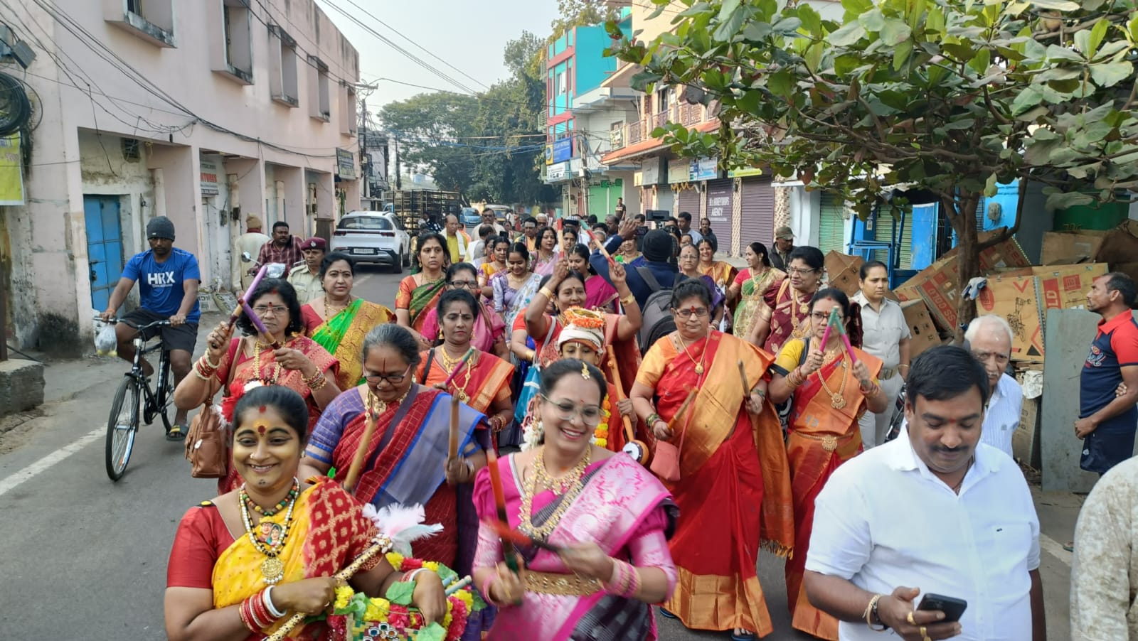 Makar Sankranti: Bhogi Celebrations Unite Odia And Telugu Communities In Berhampur