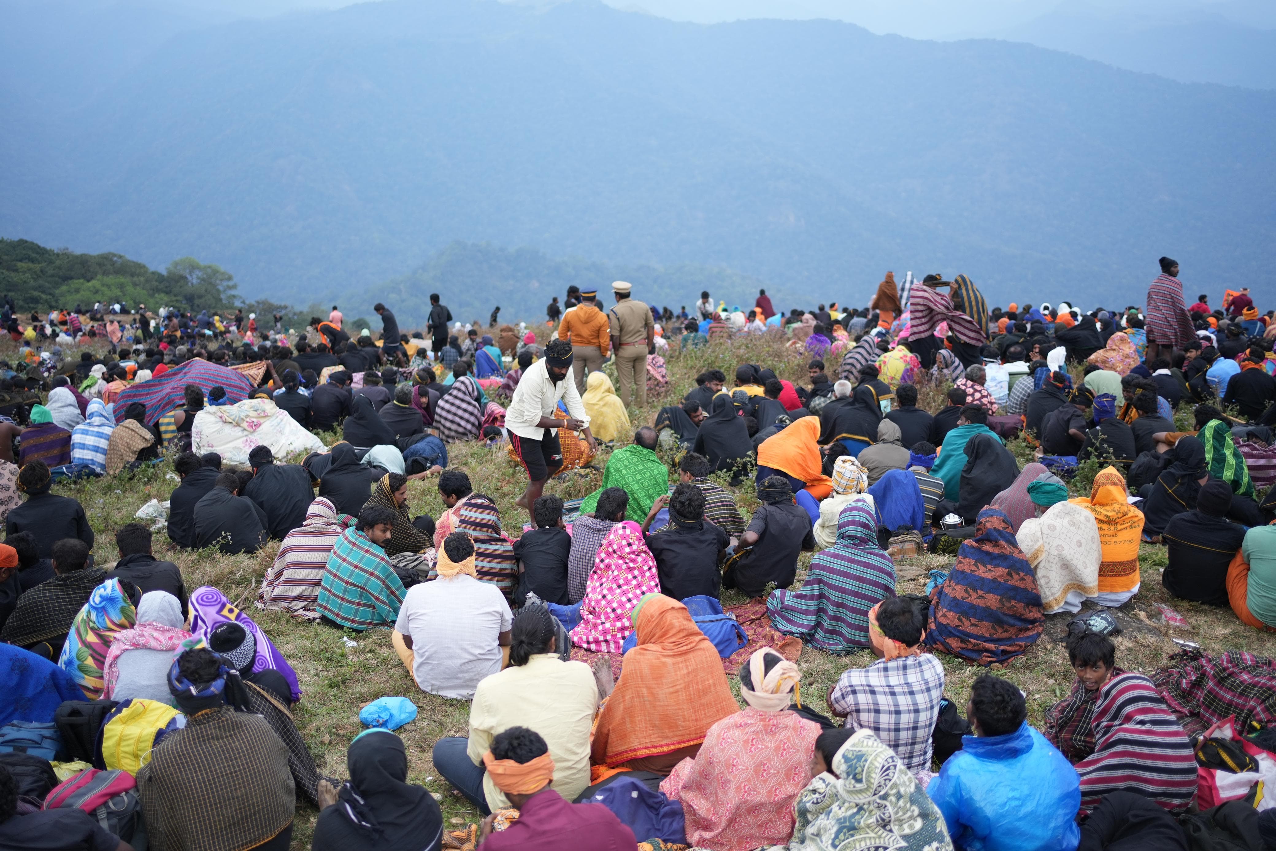 MAKARAVILAKKU MAHOLSAVAM  SABARIMALA  മകരജ്യോതി ദര്‍ശനം  ശബരിമല മകരവിളക്ക്