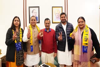 दिल्ली चुनाव से पहले भाजपा-कांग्रेस को झटका